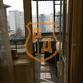 дверь антикошка белого цвета